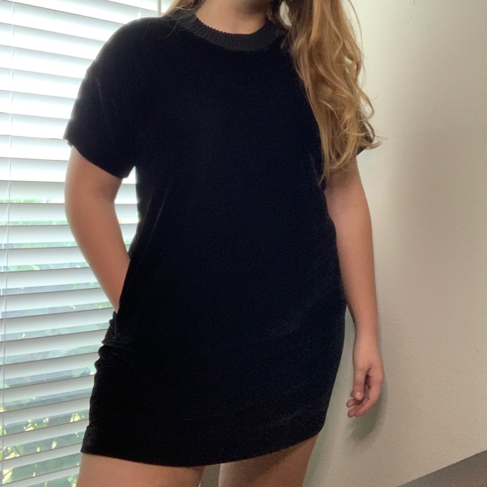 NWT Laju Los Angeles Velvet Black Dress✨